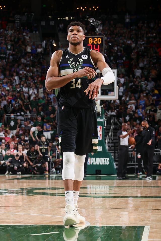 字母哥终于放弃三分球 篮下14中10冲垮篮网防线